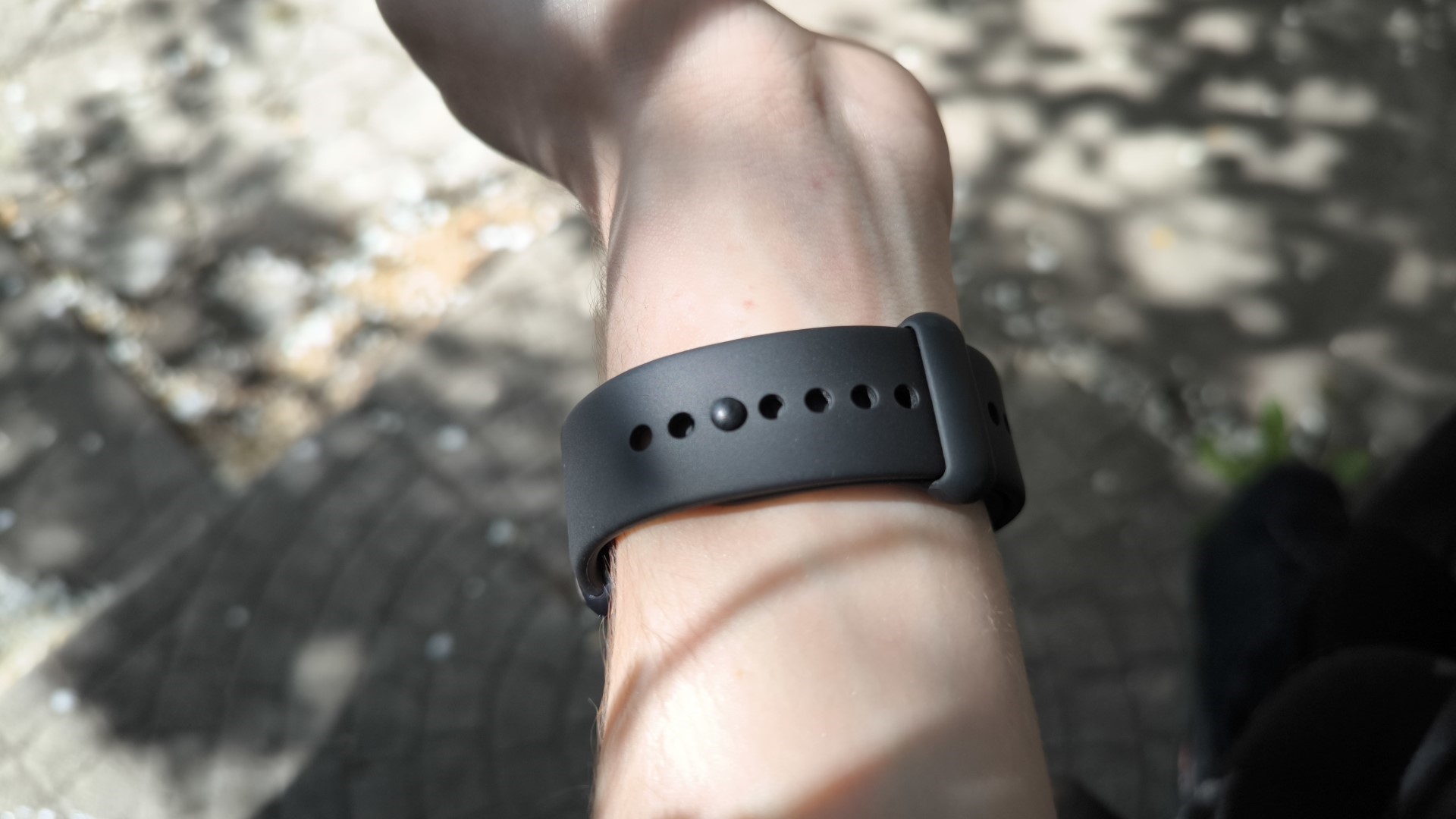 Xiaomi Smart Band 8 Pro strap showing the dual lock setup and the outer facing pin.